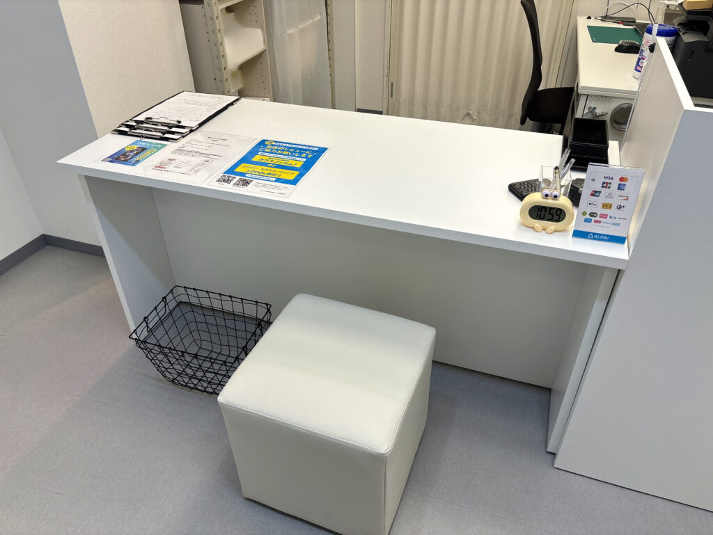 mobile-qq-tokorozawa-store-interior-2/モバイル修理救急便所沢駅前店の店内