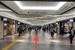 メルサ栄店 アクセス 3:そのまま真っ直ぐに進み「クリスタル広場」までお進みください。