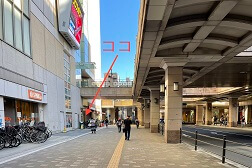 府中くるる店 アクセス 5:曲がるとすぐに当店がございます。