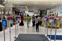 なんばマルイ店 アクセス 3:入口を入り検温と手指の消毒にご協力ください。