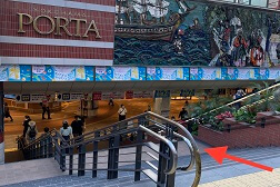 横浜ポルタ店(東口) アクセス 3:少し進むとPORTAの入口がございます。そのままお進み下さい。