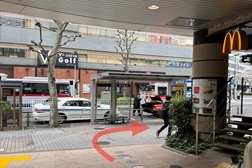 五反田駅前店 アクセス 2:2.駅を背にして右へお進みください。