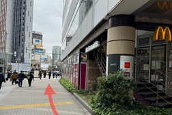 五反田駅前店 アクセス 3:3.横断歩道の方へお進みください。