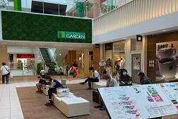 戸塚トツカーナ店 アクセス 5:少し進むとエスカレーターがございます。