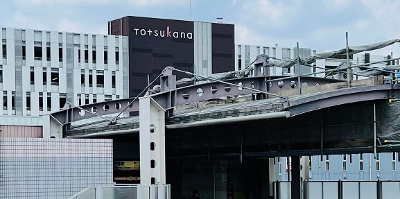 iPhone修理救急便 戸塚トツカーナ店 (戸塚駅直結 近く) の店舗外観写真