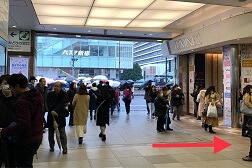 ルミネ新宿店 アクセス 1:新宿駅南口改札を出て右へお進みください。「バスタ新宿」が目印です。