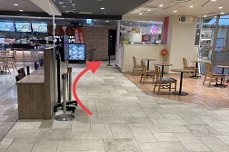 心斎橋OPA店 アクセス 4:そのまま矢印の方向へお進みください。