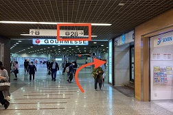 川崎アゼリア店 アクセス 6:左へ曲がったあとはそのまま真っ直ぐお進みいただき矢印の方向へお曲がりください。「28番」が目印です。