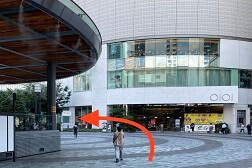 有楽町交通会館店 アクセス 2:中央口を背にすると目の前に丸井がございます。矢印の方向にお進み下さい。