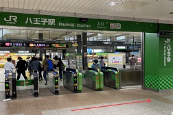 八王子オーパ店 アクセス 1:JR八王子駅改札口よりご案内します。