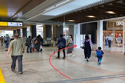 八王子オーパ店 アクセス 3:少し進むと右側に「八王子OPA」の入口がございます。