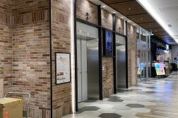 八王子オーパ店 アクセス 5:少し進むと左側にエレベーターでございますので5Fまでお上がりください。