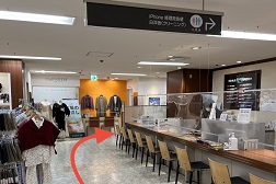 大丸福岡天神店 アクセス 8:少し進むと右側にサービスカウンターがございます。その先を右にお曲がりください。