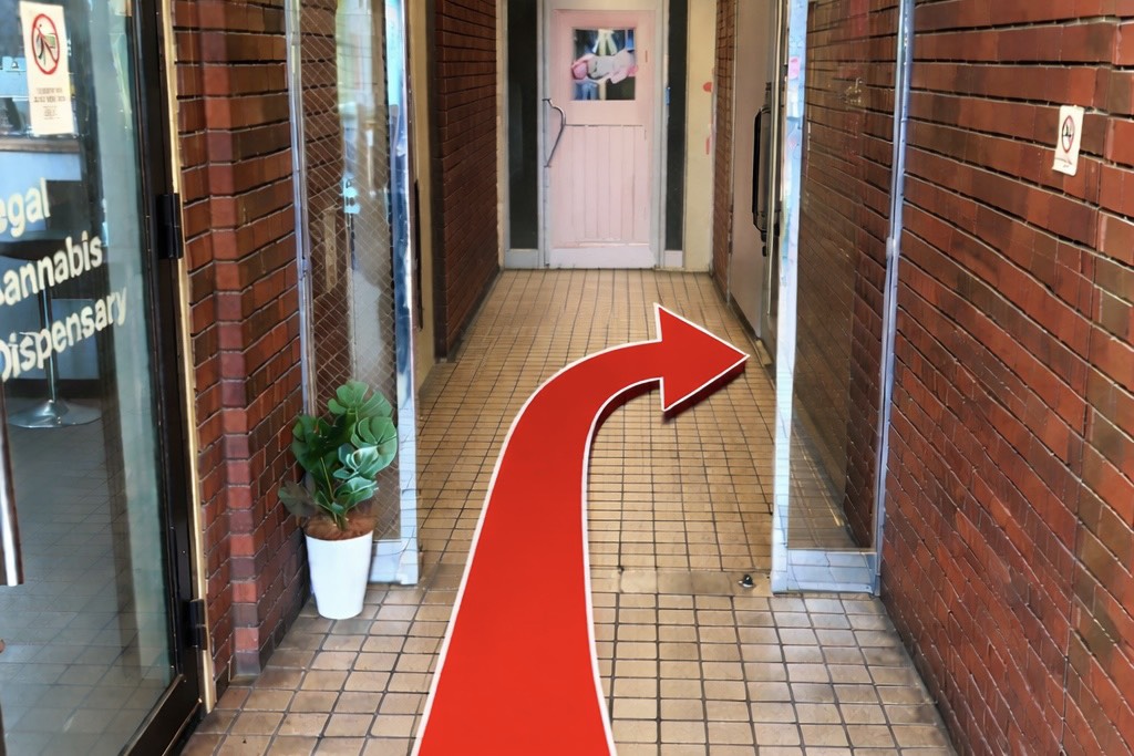 心斎橋店 アクセス 9：こちらをお曲がりいただき、エレベーターで4階へお上がりくださいませ。