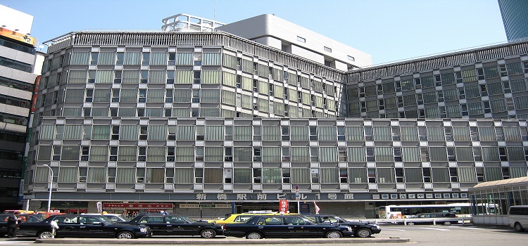 iPhone修理救急便 新橋駅前店 (新橋駅銀座口から徒歩1分 近く) の店舗外観写真