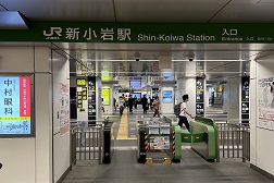 新小岩駅前店 アクセス 1:JR新小岩駅改札口からご案内します。南口方面へお進みください。