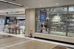 東京駅ヤエチカ店 アクセス 6:少し進むとすぐ右側に【八重洲ブックセンター】があり、その向い側に当店がございます。