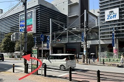青葉台店 アクセス 2:横断歩道を渡り東急スクエアを左にお進みください。