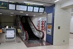 千葉駅前店 アクセス 7:ビル内を進むと上りエスカレーターがあり、当店が見えてまいります。