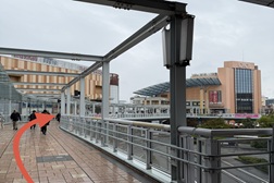 海老名マルイ店 アクセス 2:駅に向かって右側へ進むとすぐに海老名マルイが見えてまいりますのでそのままお進みください。