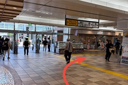 アトレ亀戸店 アクセス 2:矢印の方向にお進みください。(東武線方向)