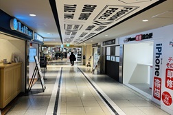 京橋 京阪モール店 アクセス 3:3.すぐ右側に当店がございます。