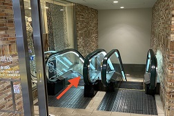 アトレ吉祥寺店 アクセス 5:入口を入るとすぐにエスカレーターがございますので下にお下りください。