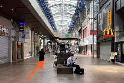 神戸三宮さんプラザ店 アクセス 2:右側にマクドナルドがございます。そのまま真っ直ぐお進みください。