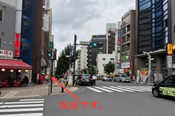 高円寺駅前店 アクセス 4:横断歩道を渡るとすぐ左手に当店がございます。