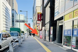 品川駅港南口店 アクセス 5:5.すぐにすき家の看板が見えたきます。すき家の手前が当店となります。