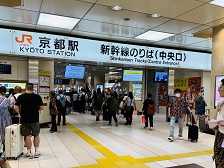 京都駅八条口店 アクセス 1:JR京都駅 新幹線のりば(中央口)よりご案内します。