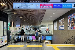 京都駅八条口店 アクセス 3:こちらのエスカレーター(階段)をお降り下さい。