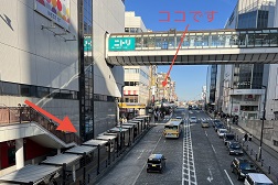 町田店 アクセス 3:デッキを出て左側の階段をお降りください。