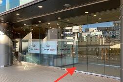 水戸駅前店 アクセス 5:こちらがマイムビル(元マルイ)です。コチラのガラスドアよりお入りください。