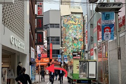 渋谷センター街店 アクセス 4:少し進み矢印の方向にお曲がりください。