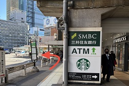 新橋駅前店 アクセス 3:右に曲がると右側にスタバ、左側に横断歩道があります。