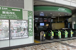 新宿東南口店 アクセス 1:JR新宿駅東南改札よりご案内します。