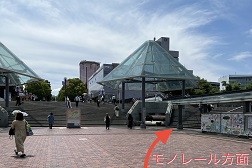 多摩センター駅前店 アクセス 2:モノレール方面へお進み下さい。