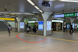 アトレ浦和店 アクセス 1:JR浦和駅中央改札口よりご案内します。「西口方面」へお進みください。