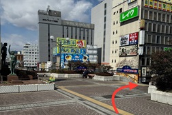 宇都宮駅前店 アクセス 2:2.反対に向いて駅を背にして右側の階段をお下りください。